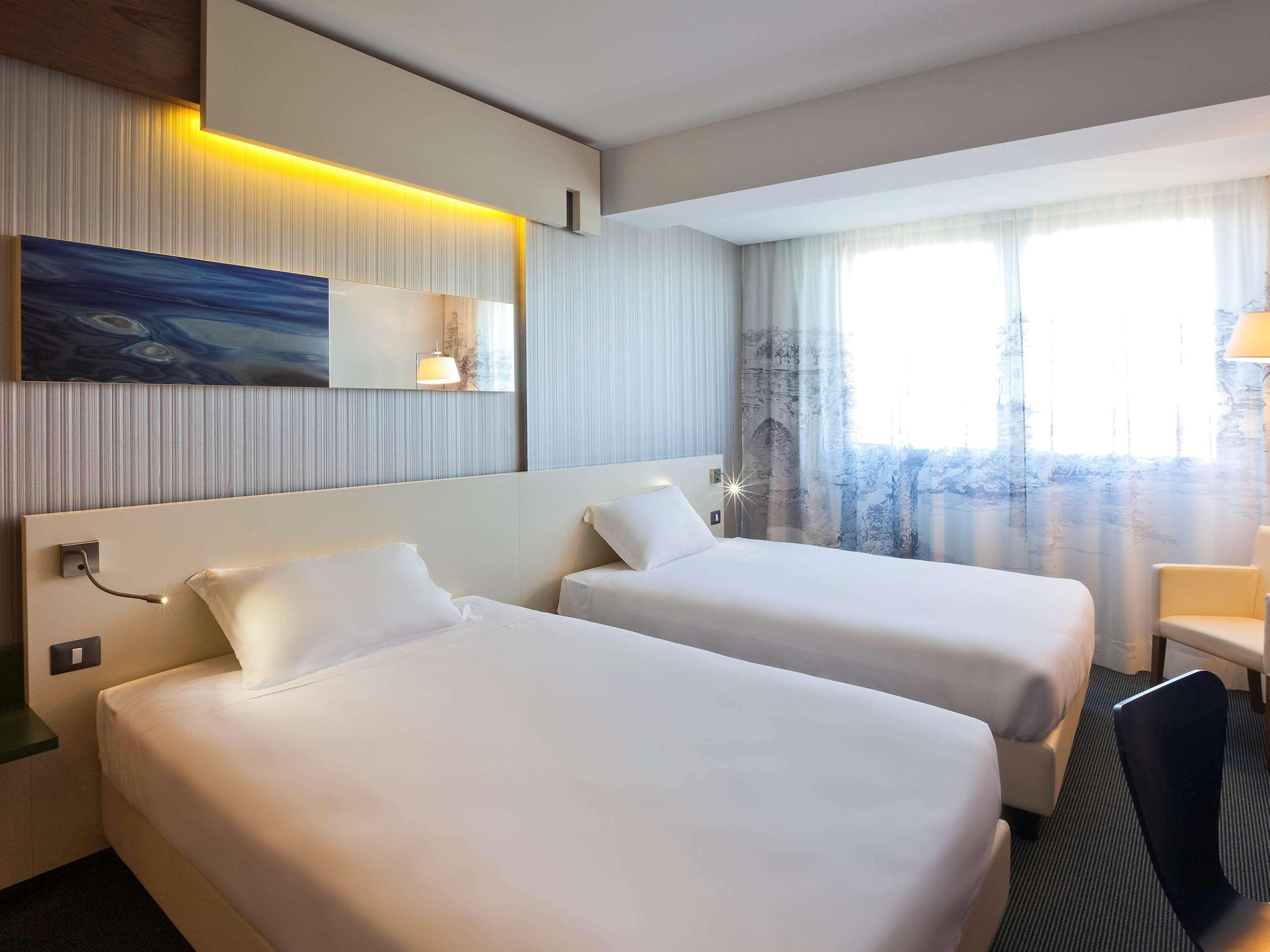 Ibis Styles Roma Eur Hotel Bagian luar foto