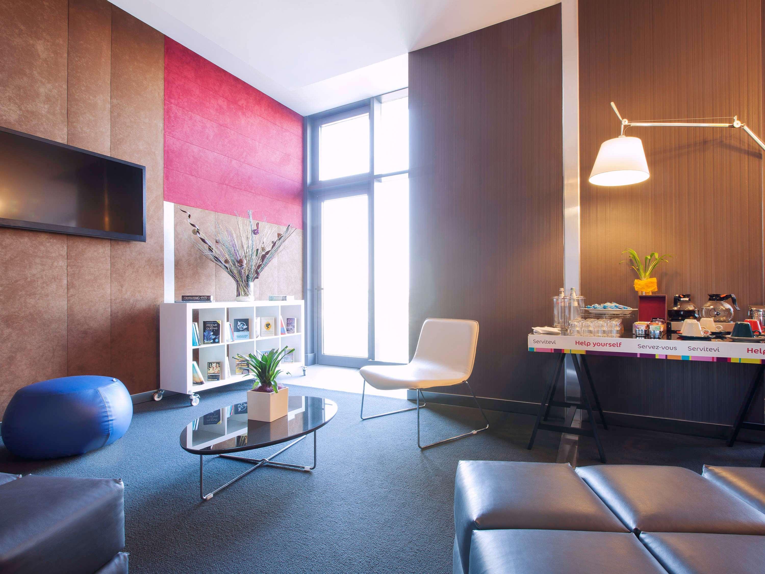 Ibis Styles Roma Eur Hotel Bagian luar foto