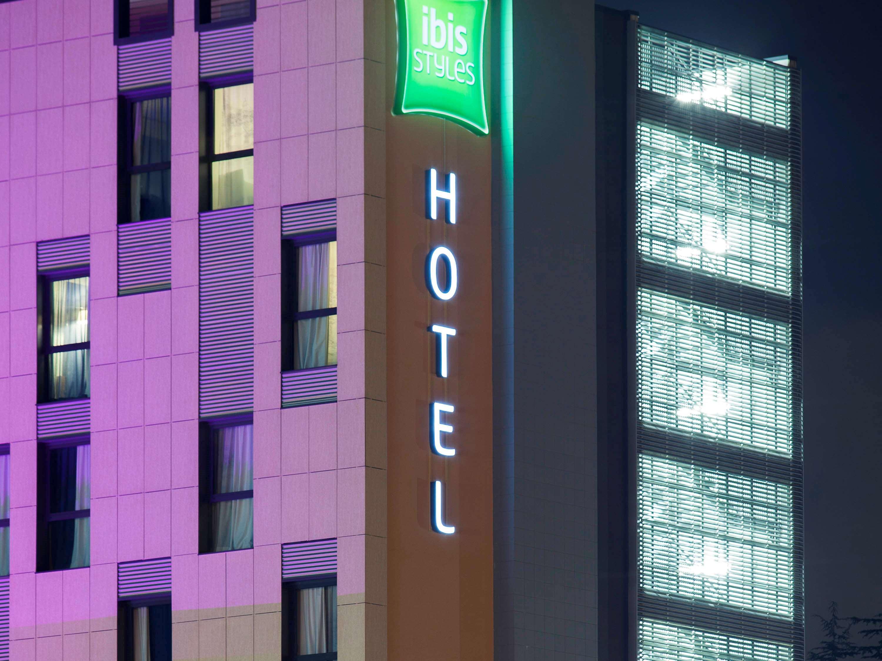 Ibis Styles Roma Eur Hotel Bagian luar foto