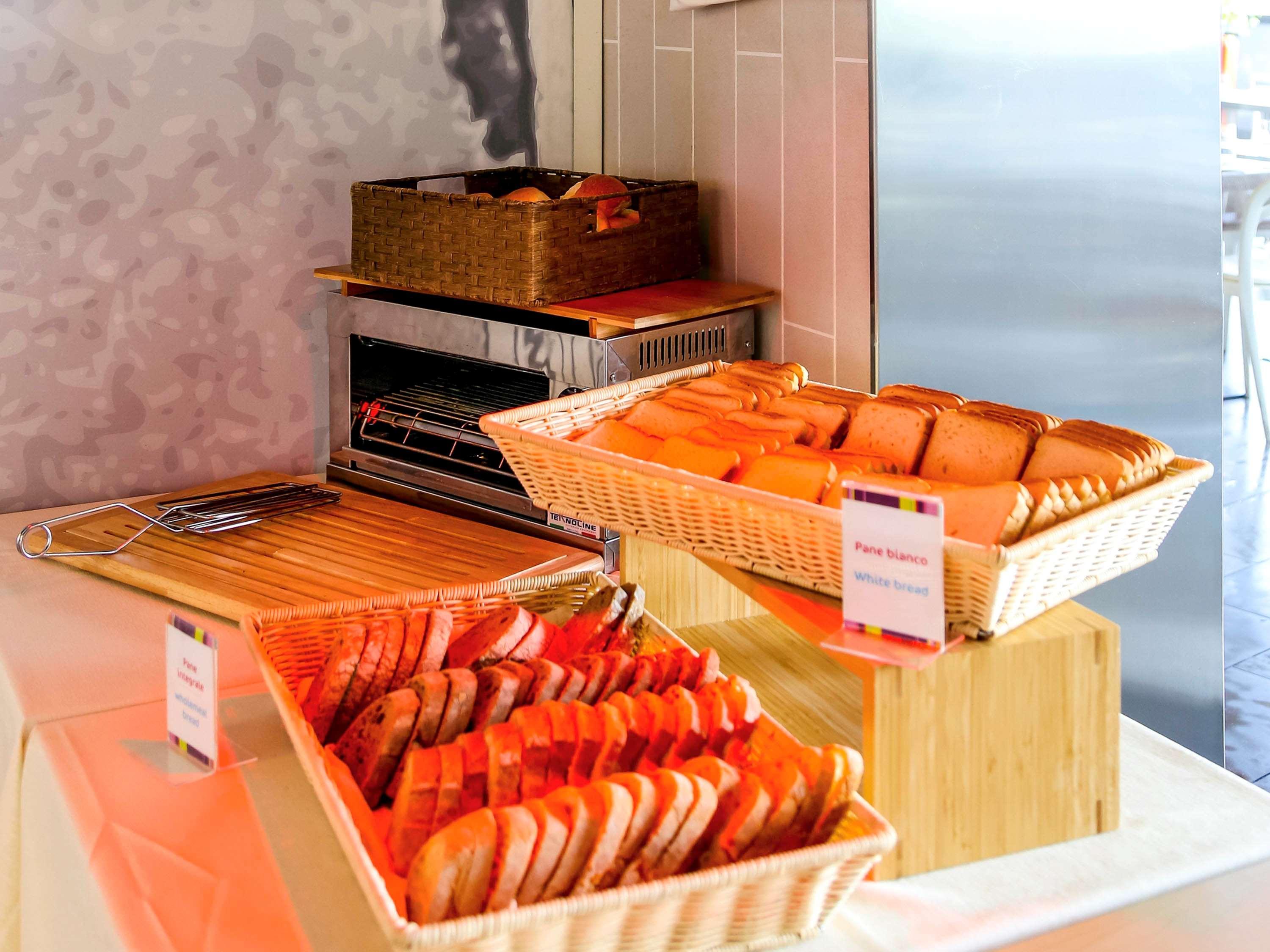 Ibis Styles Roma Eur Hotel Bagian luar foto