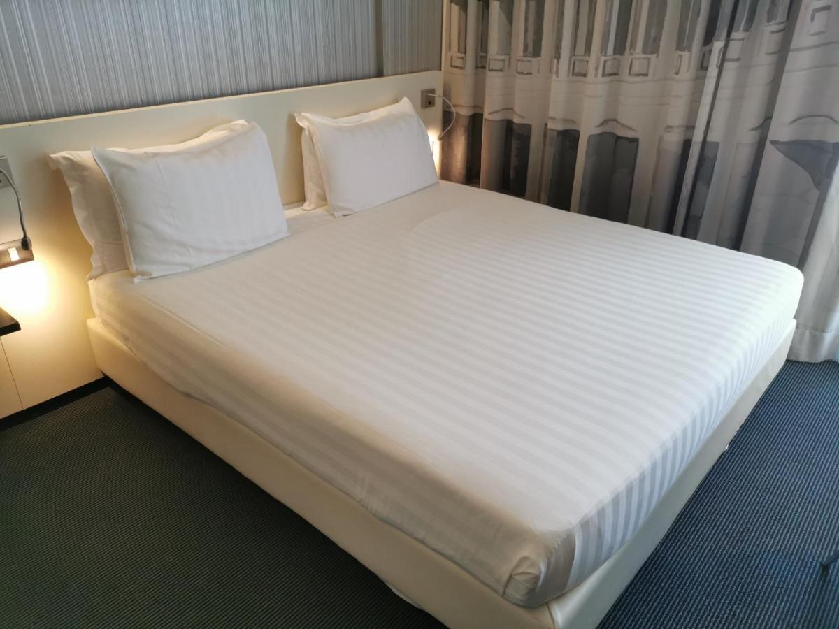 Ibis Styles Roma Eur Hotel Bagian luar foto