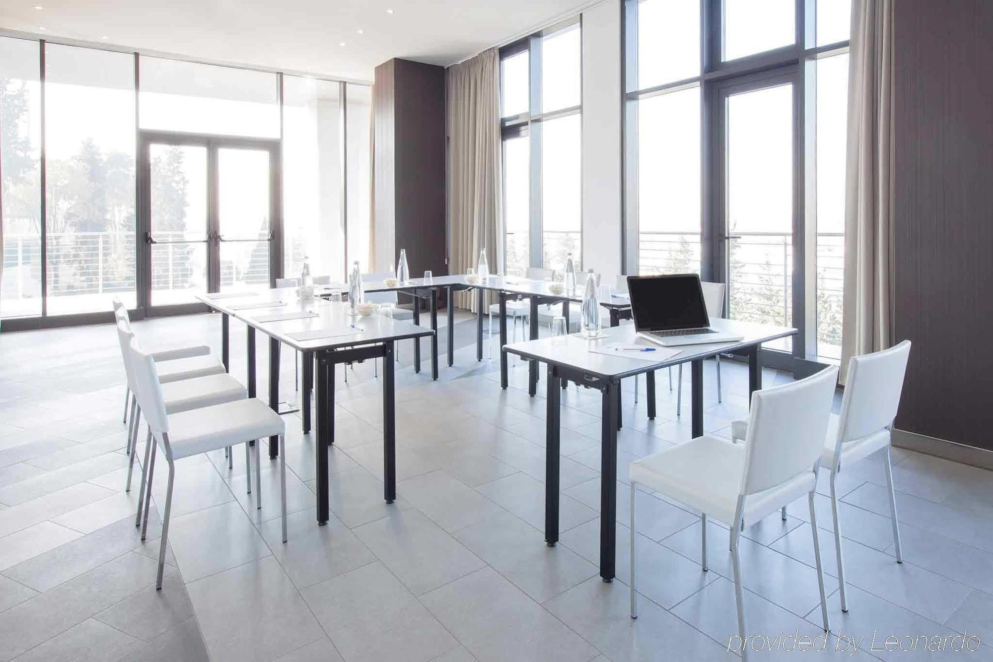 Ibis Styles Roma Eur Hotel Bagian luar foto