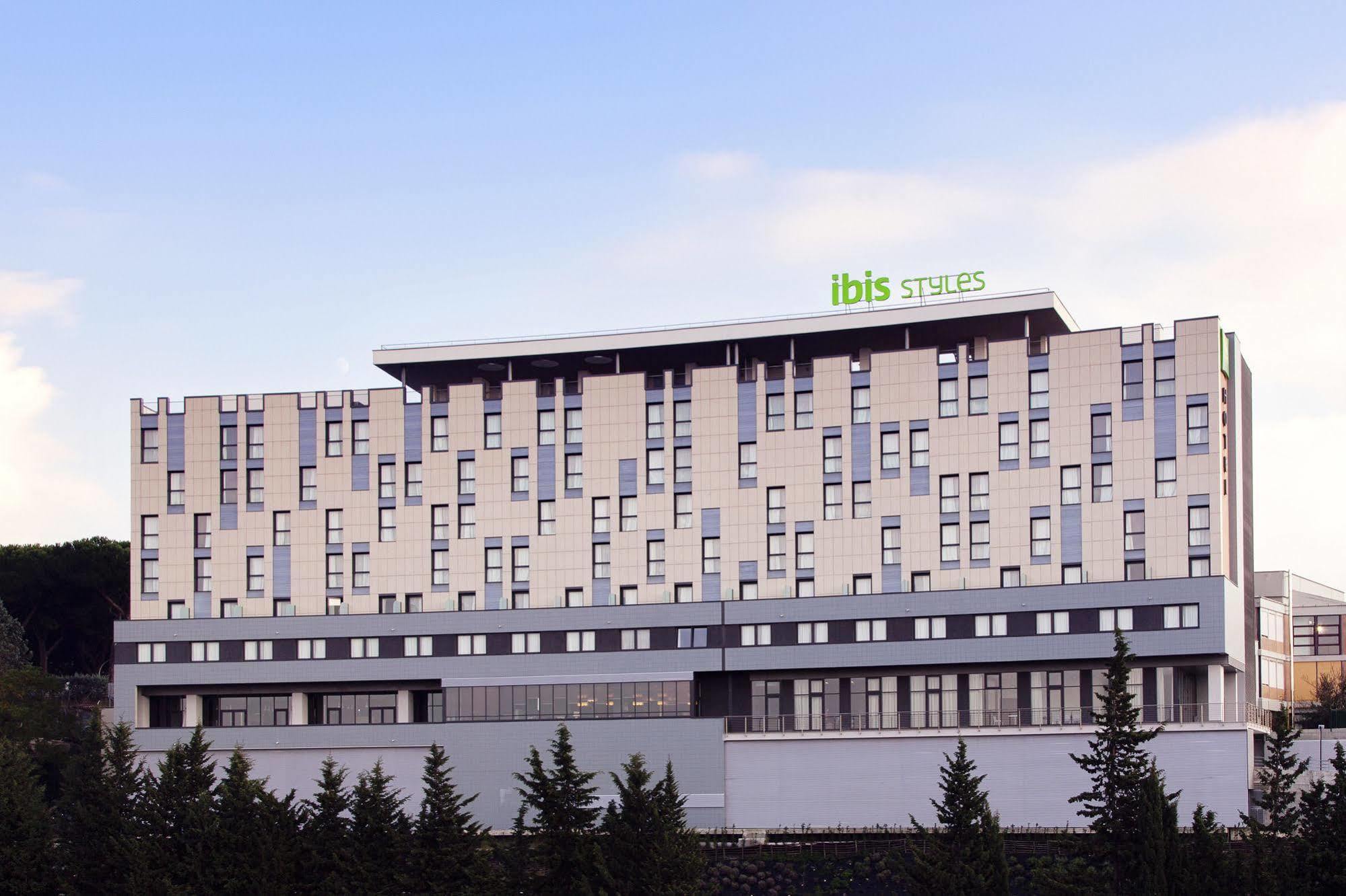 Ibis Styles Roma Eur Hotel Bagian luar foto